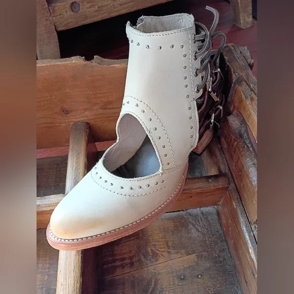 BNIB RARE Freebird Desert White with Black straps women's size 10 - Picture 12 of 16